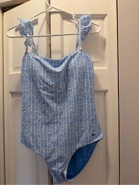 NWT VINEYARD VINES SWIMSUIT SIZE M CHEVRON GEO BAYSIDE BLUE ONE PIECE